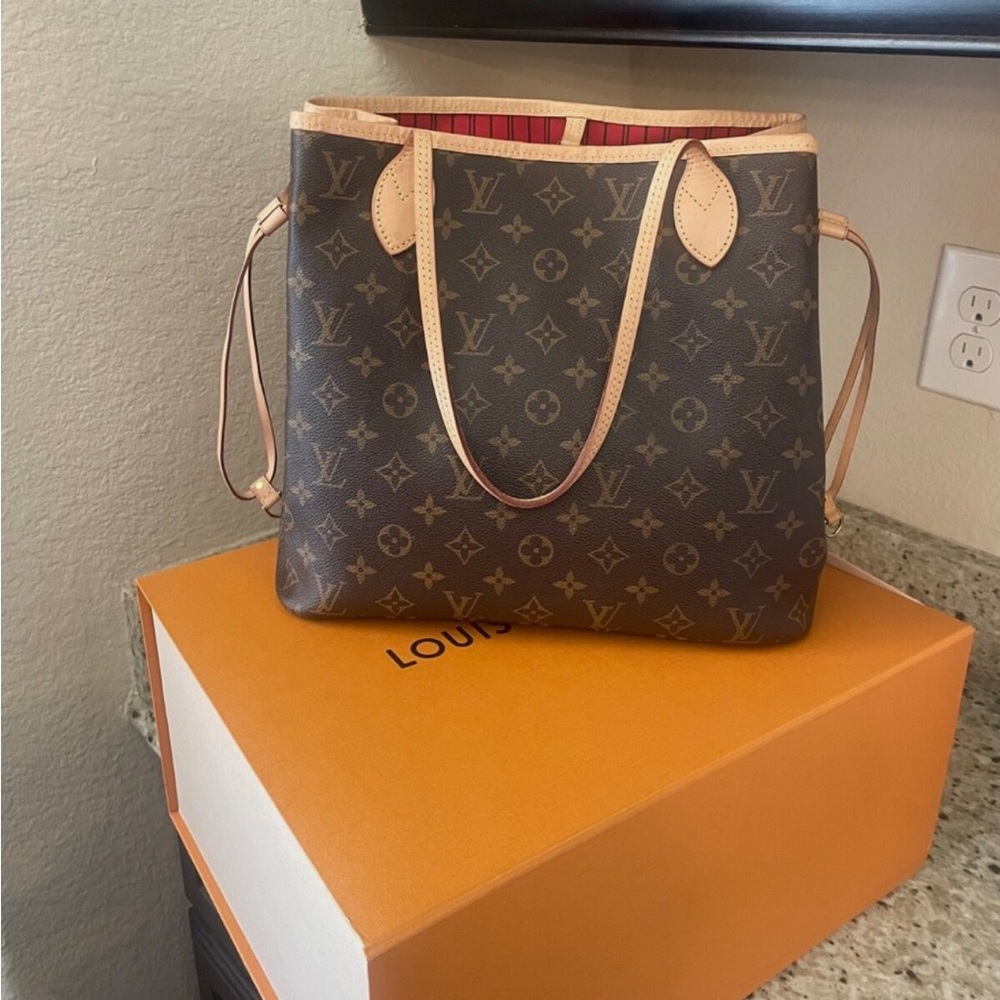 Louis Vuitton Monogram Neverfull MM Tote - M41177